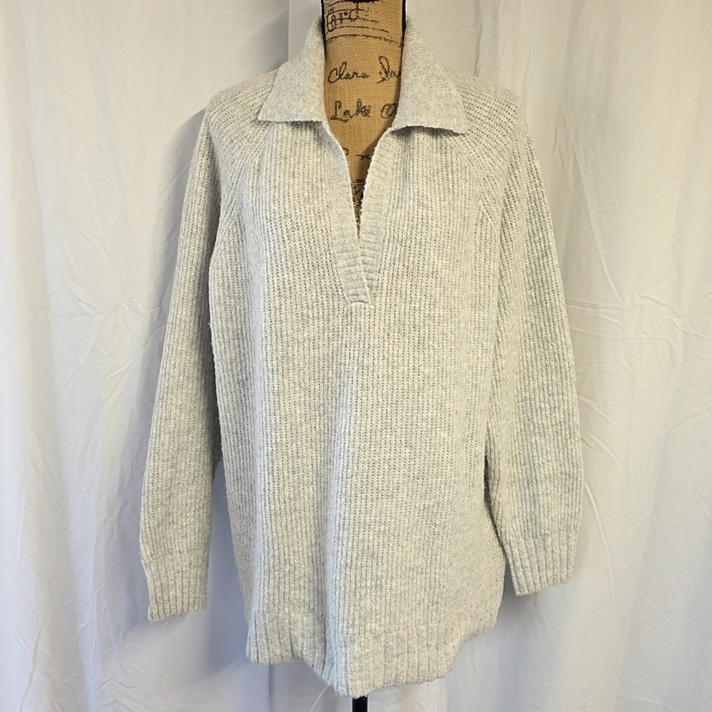 American Eagle Womens sz M Sweater Gray Pullover V Neck Collared Oversized Cozy